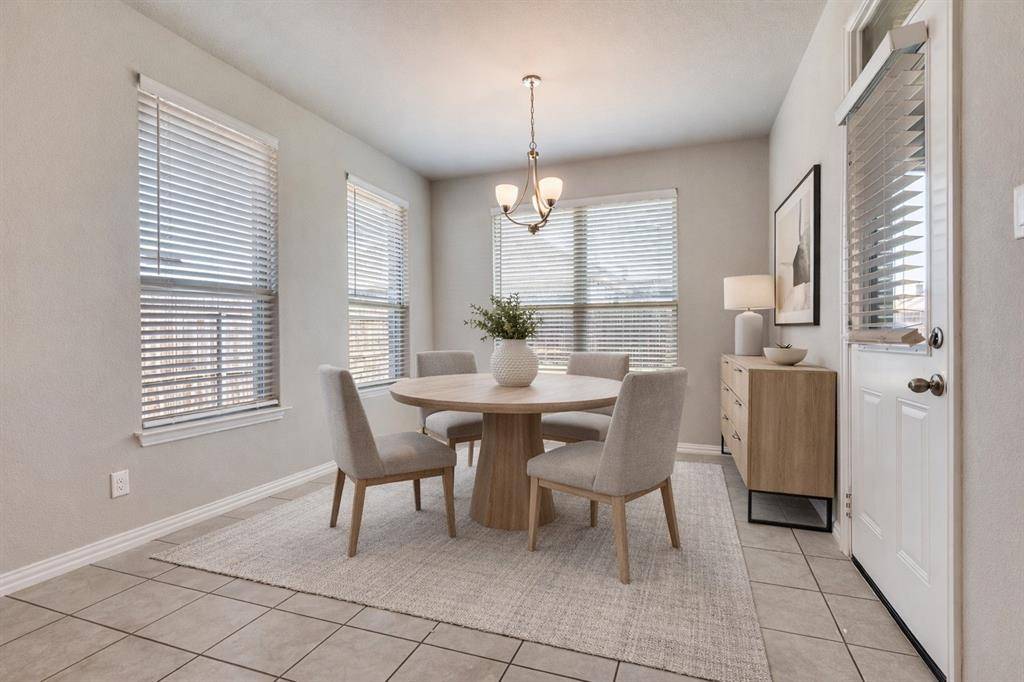 807 Woodcrest Drive, Ennis, TX 75119