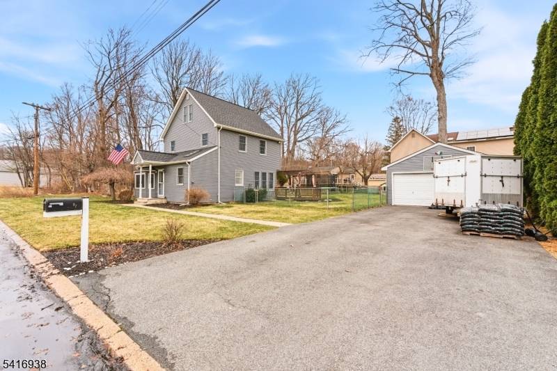 27 Schwarz Blvd, Jefferson Twp., NJ 07849