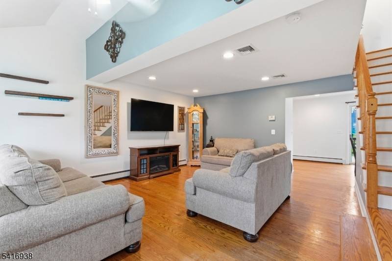 27 Schwarz Blvd, Jefferson Twp., NJ 07849