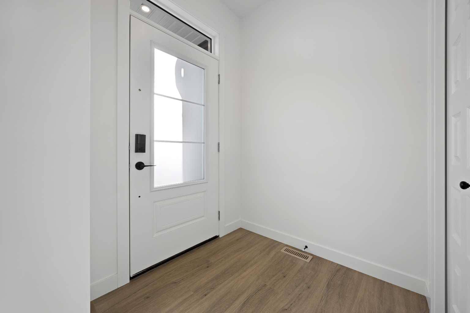 2226 Bayview DR SW, Airdrie, AB T4B5N4