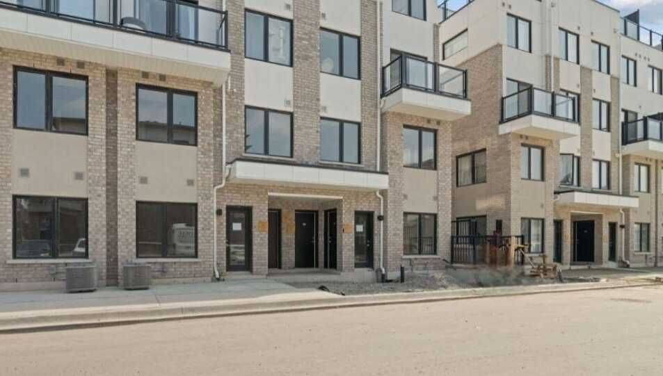 1695 Dersan ST #220, Pickering, ON L1V 2P8