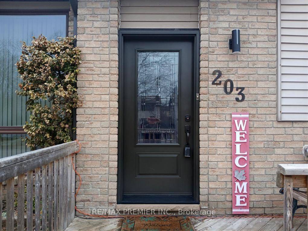 203 Burns CIR, Barrie, ON L4N 6A5