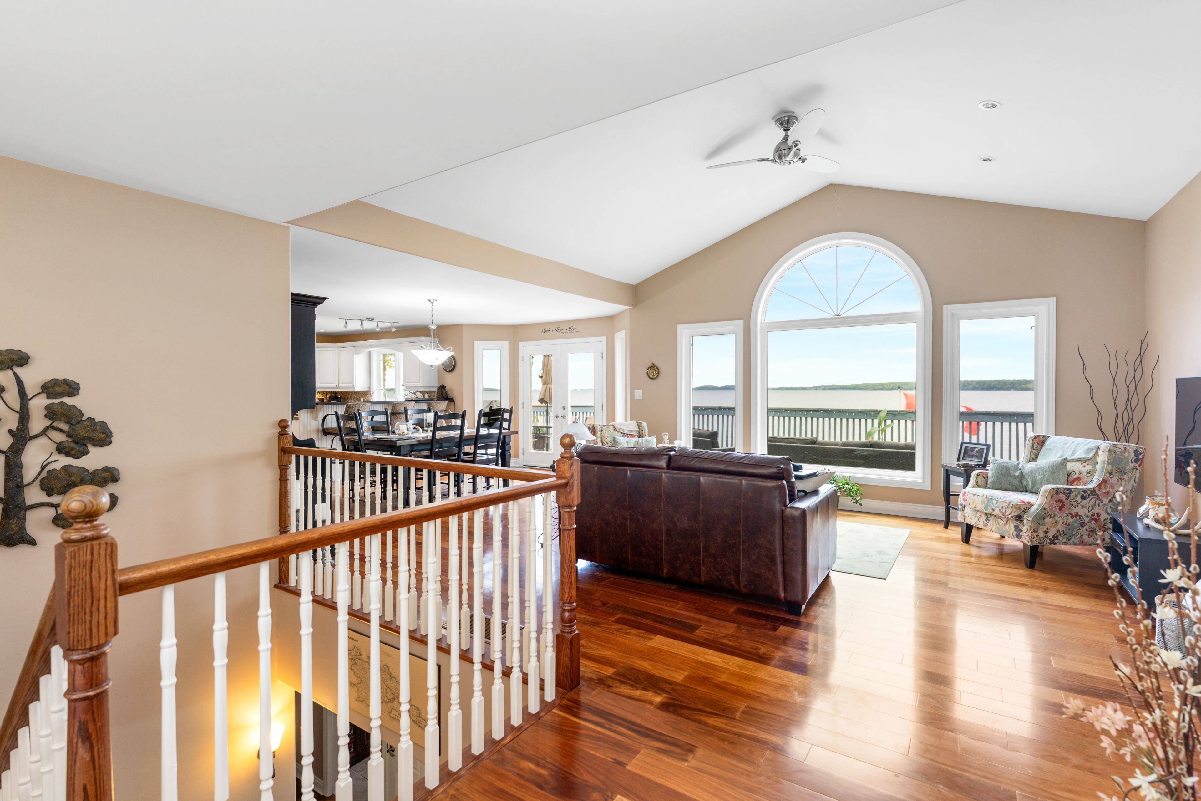 121 Hickory LN, Frontenac Islands, ON K0H 2Y0