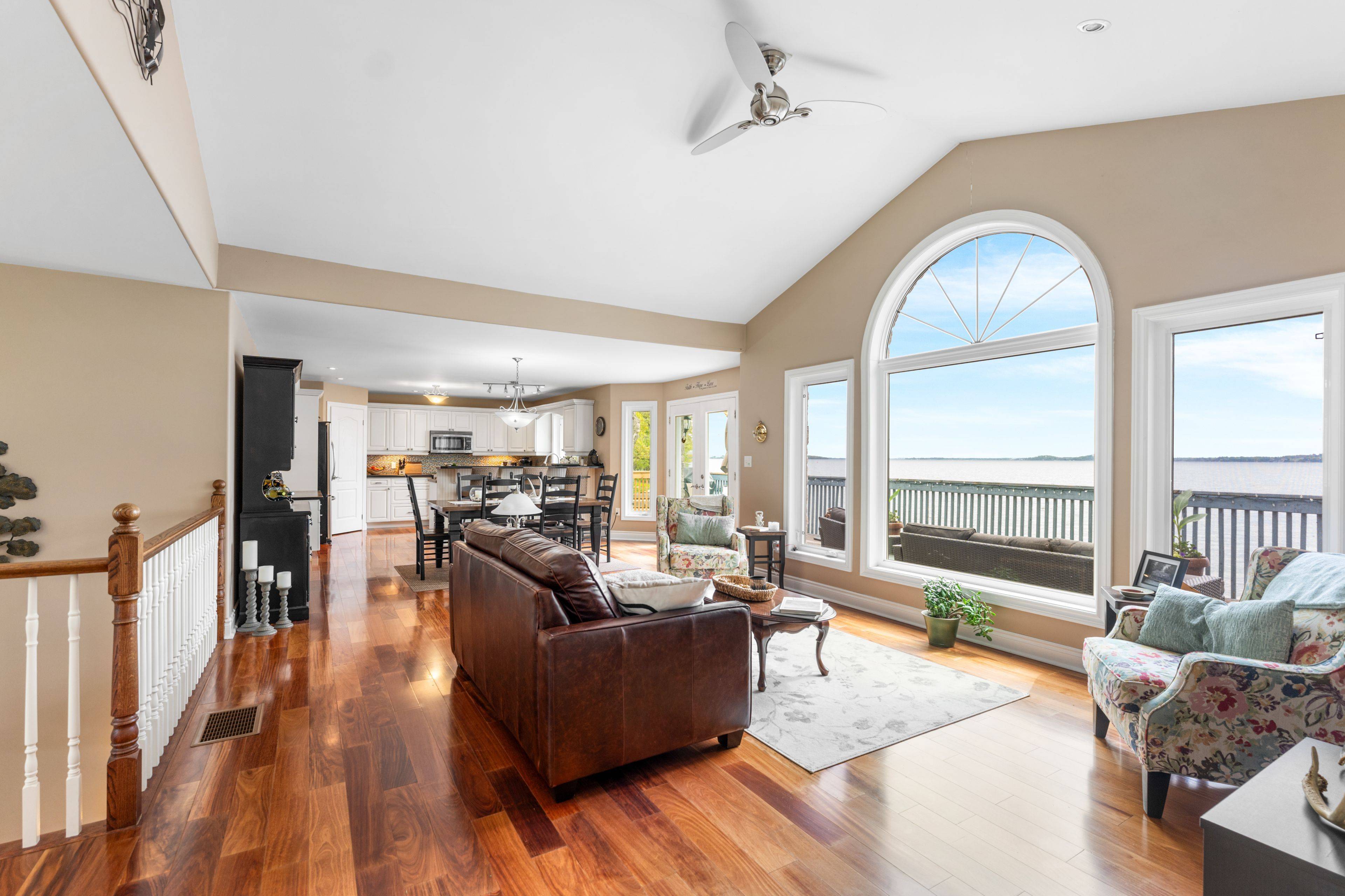 121 Hickory LN, Frontenac Islands, ON K0H 2Y0