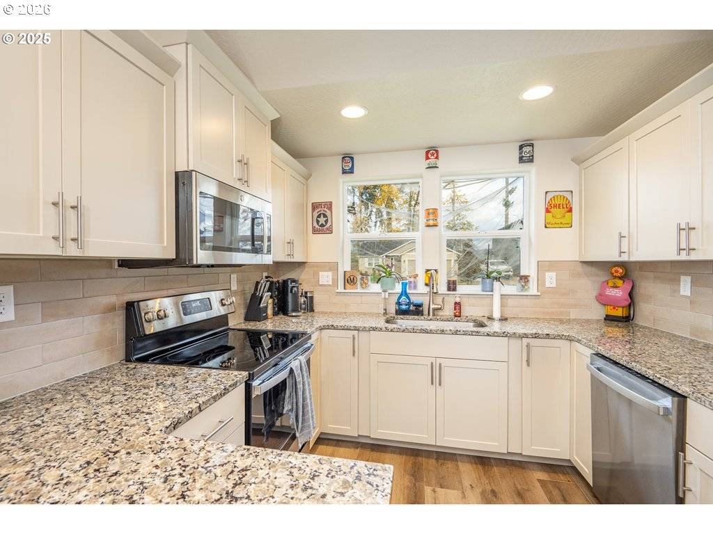 4967 CEDAR VIEW DR, Springfield, OR 97478