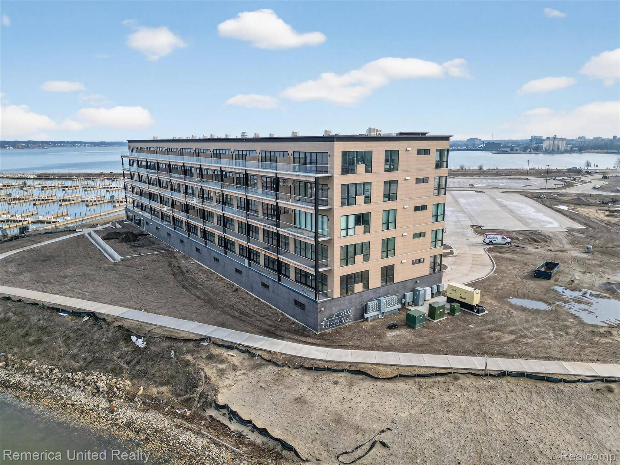 901 Adelaide CIR #602, Muskegon, MI 49441