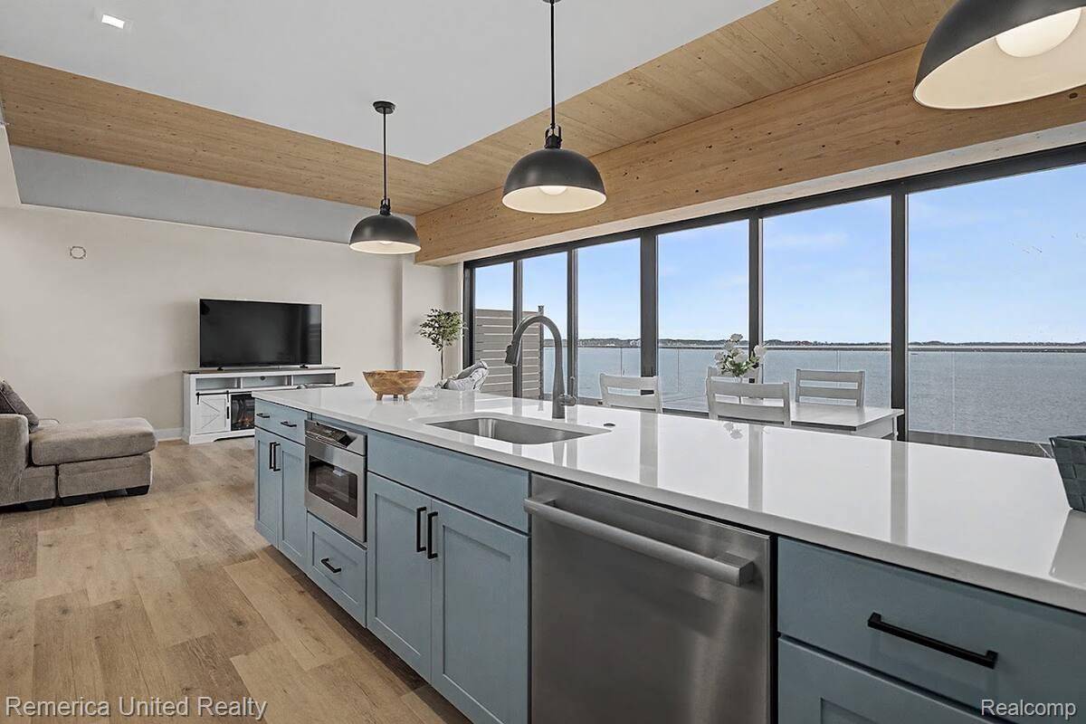 901 Adelaide CIR #602, Muskegon, MI 49441