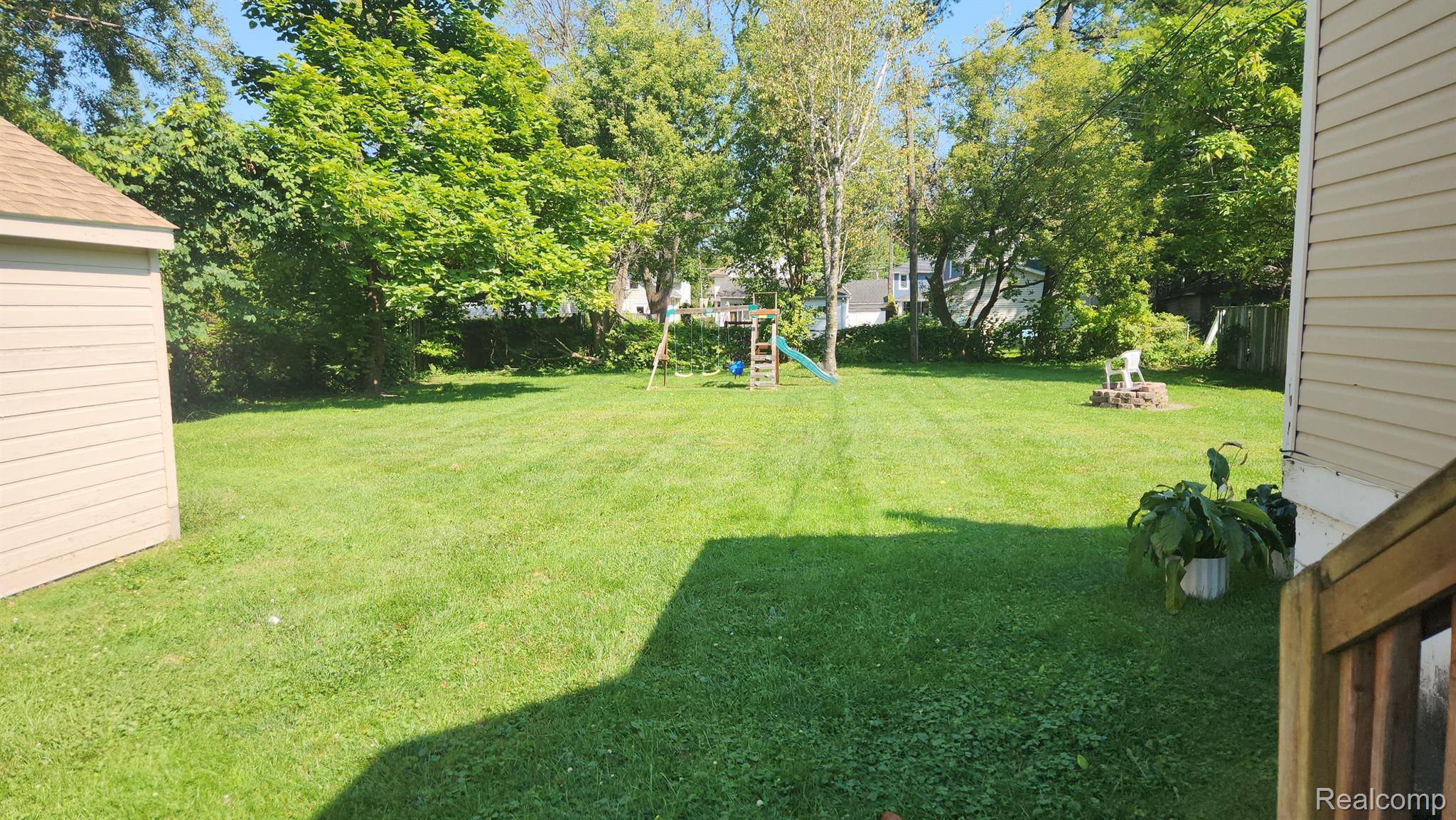 98 ELDREDGE ST, Mt. Clemens, MI 48043