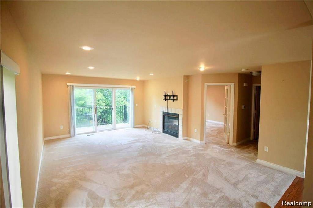 806 Red Run DR, Troy, MI 48085