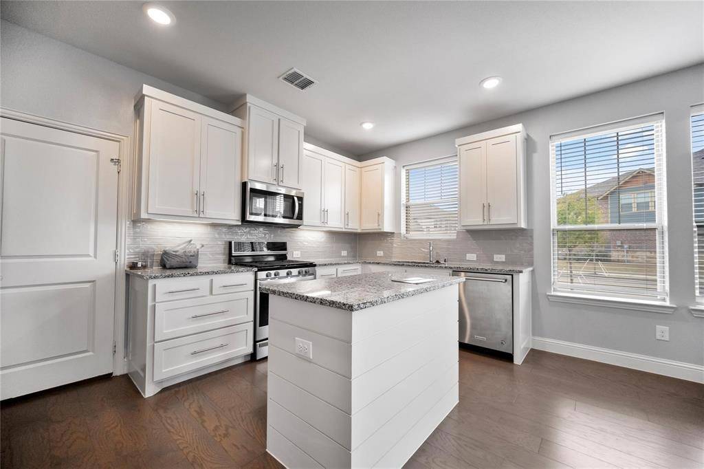 4701 Smokey Quartz Lane, Arlington, TX 76005