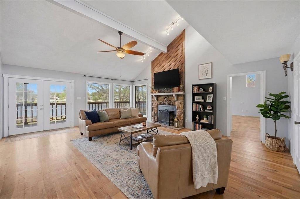 1334 Kiowa Drive E, Gainesville, TX 76240