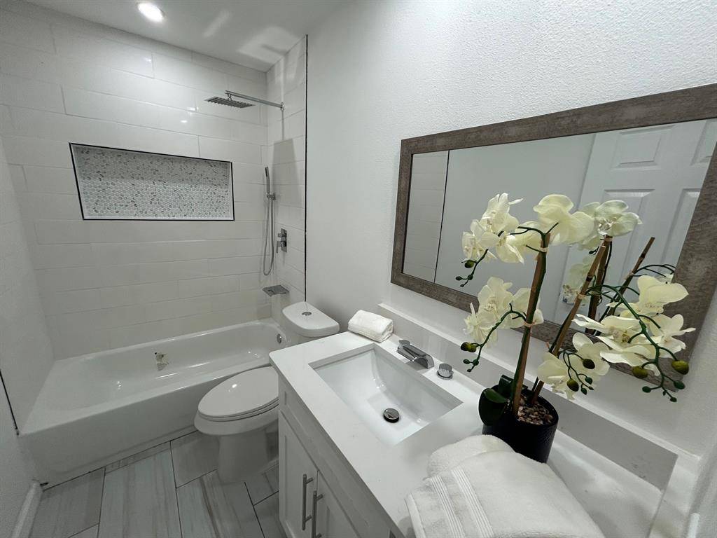 8545 Midpark Road #9, Dallas, TX 75240