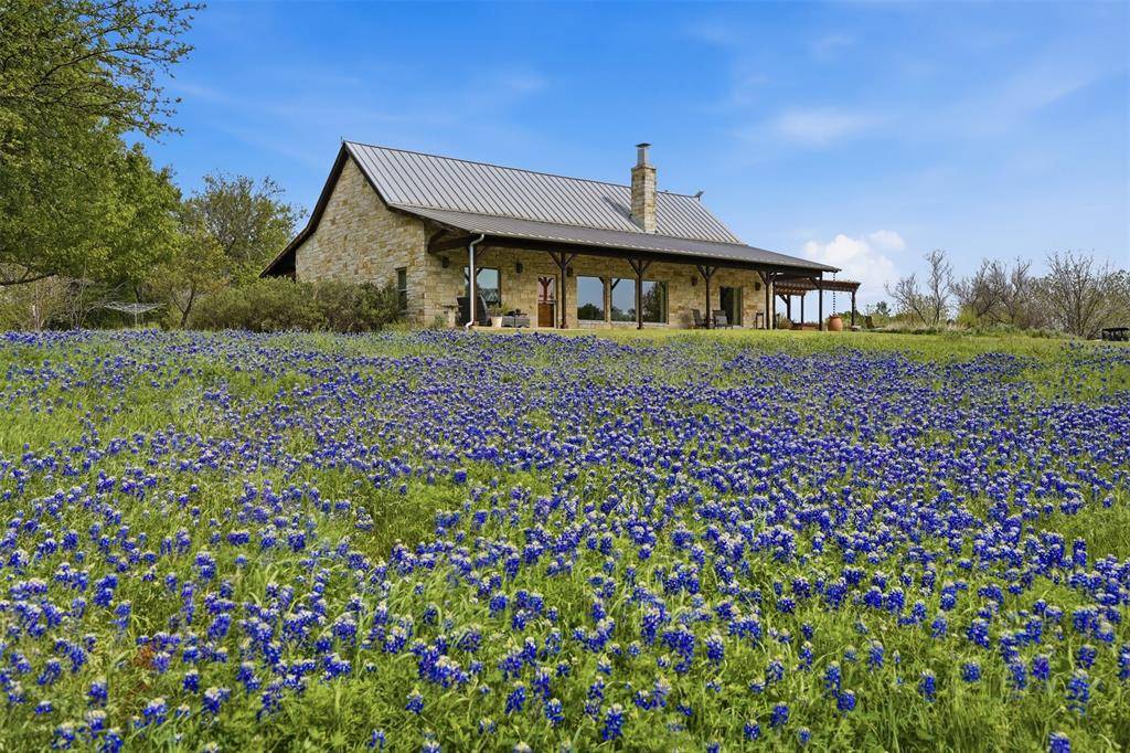 825 Benavides Lane, Mineral Wells, TX 76067