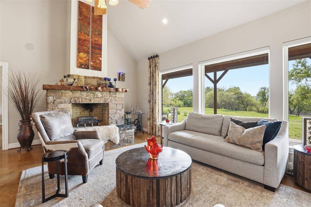 825 Benavides Lane, Mineral Wells, TX 76067