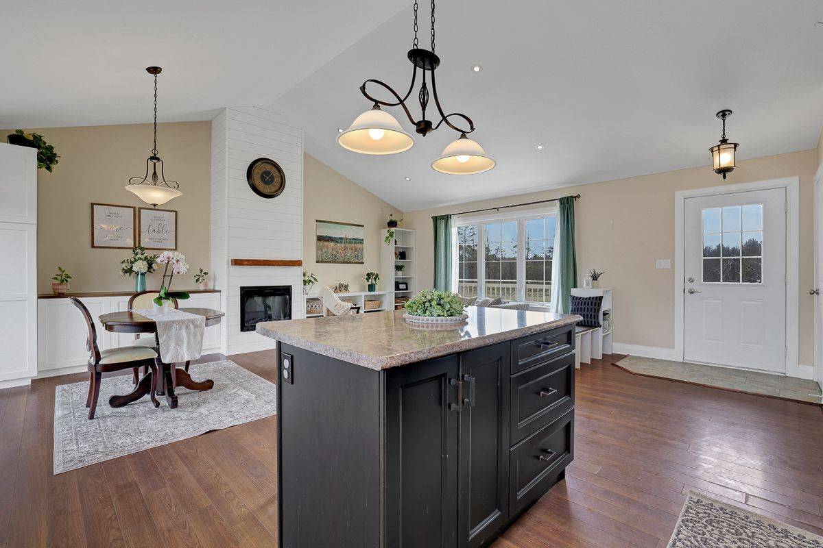 420 Hyndman RD, Edwardsburgh/cardinal, ON K0E 1W0