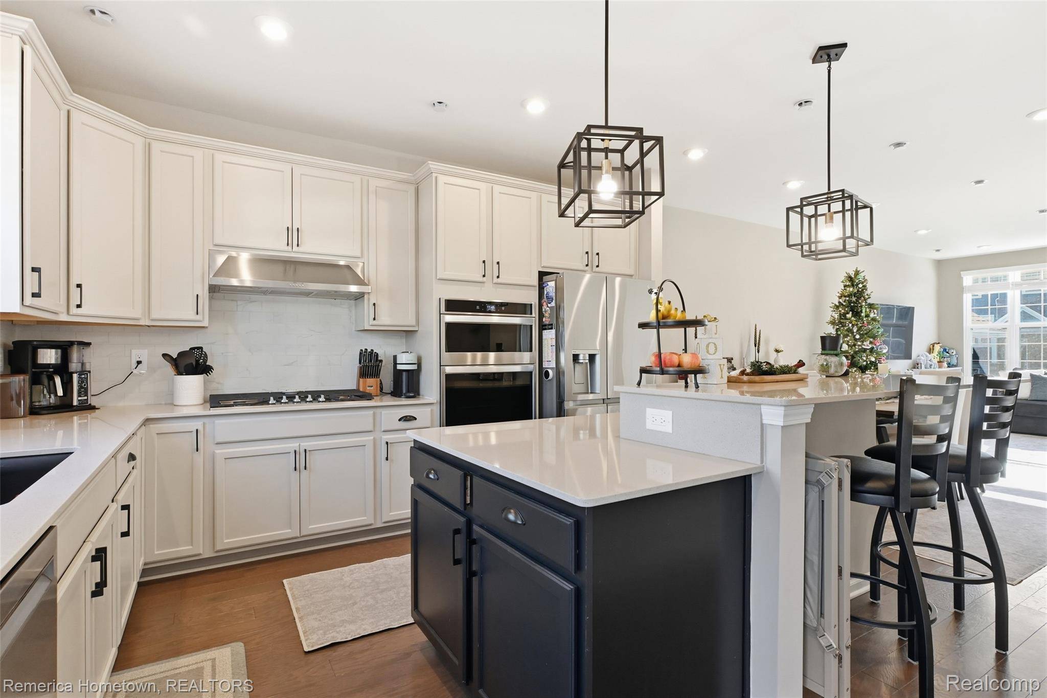 230 Sydney CT S, Plymouth, MI 48170