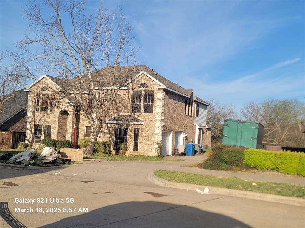 417 Silver Creek Drive, Desoto, TX 75115