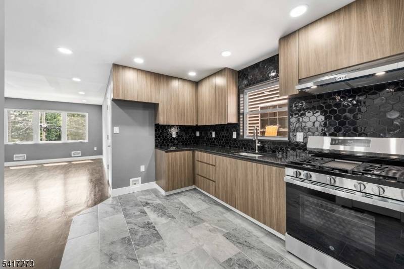 1117 Chestnut St, Elizabeth City, NJ 07201