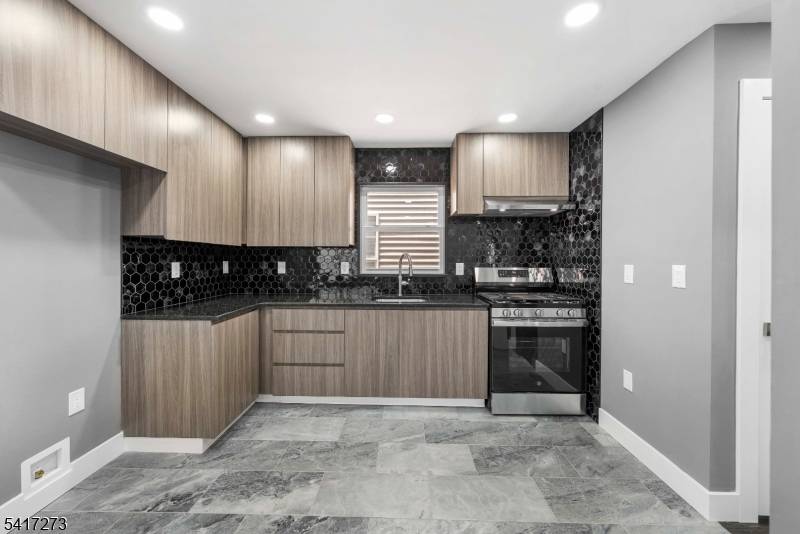 1117 Chestnut St, Elizabeth City, NJ 07201