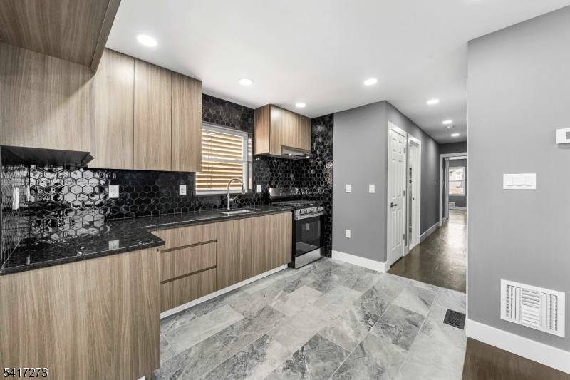 1117 Chestnut St, Elizabeth City, NJ 07201