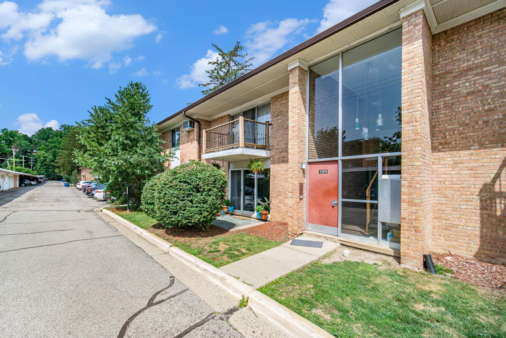 1209 Island DR #102, Ann Arbor, MI 48105