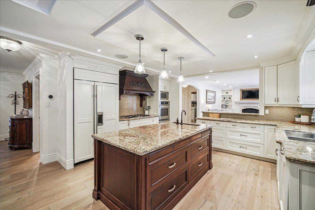 2305 Cheverie ST, Oakville, ON L6J 6C5