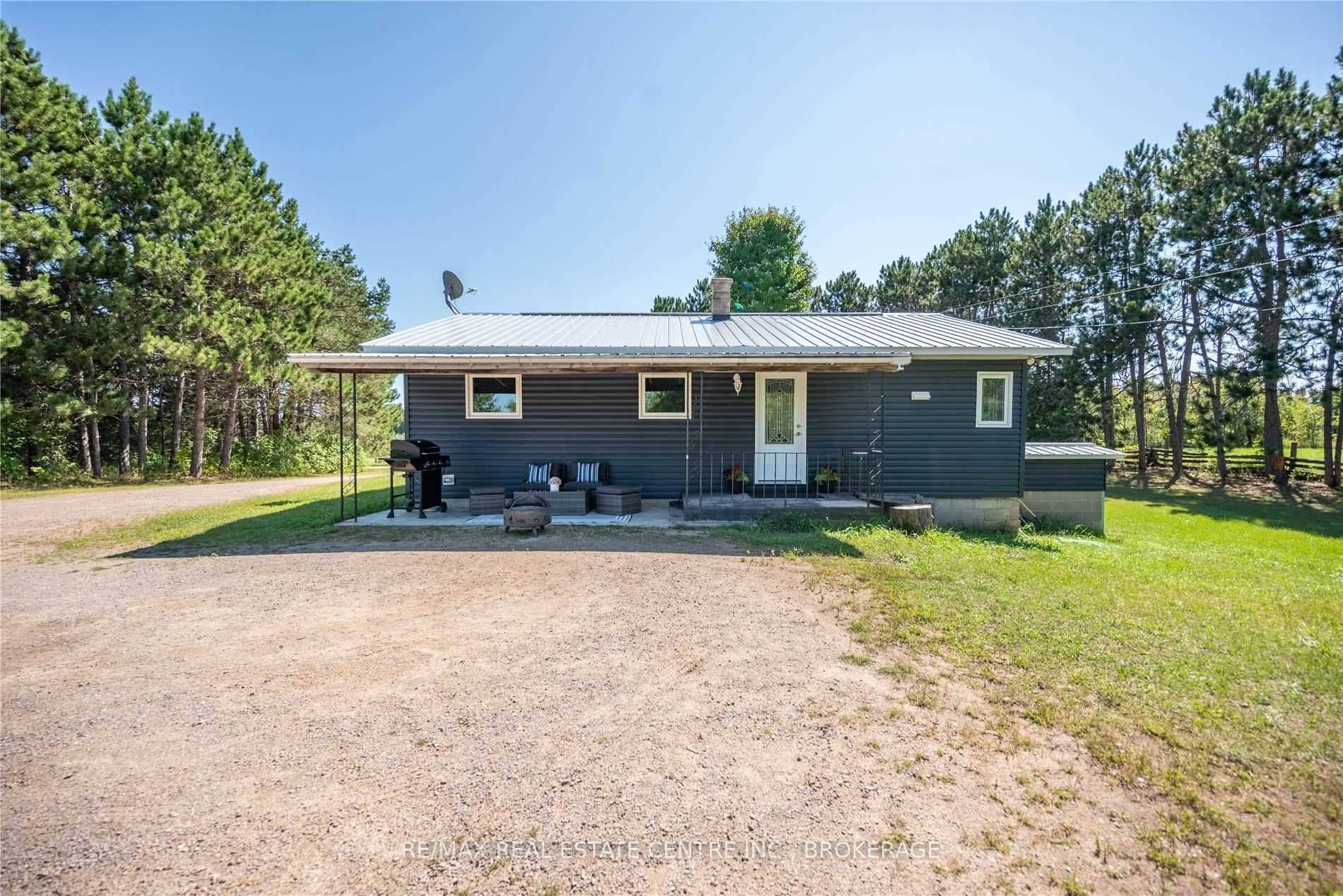 814 Sand RD, Bonnechere Valley, ON K0J 1T0