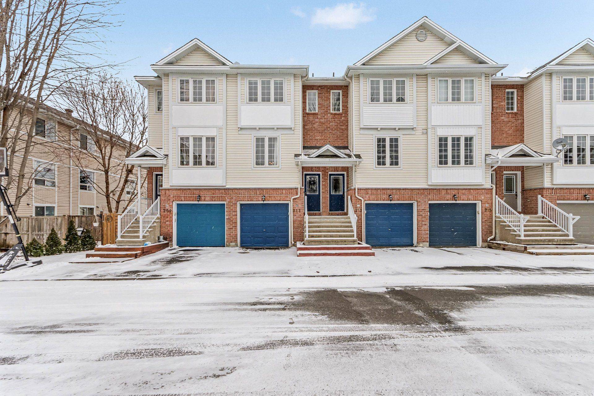 211 Gershwin Private, Bells Corners And South To Fallowfield, ON K2H 1G6