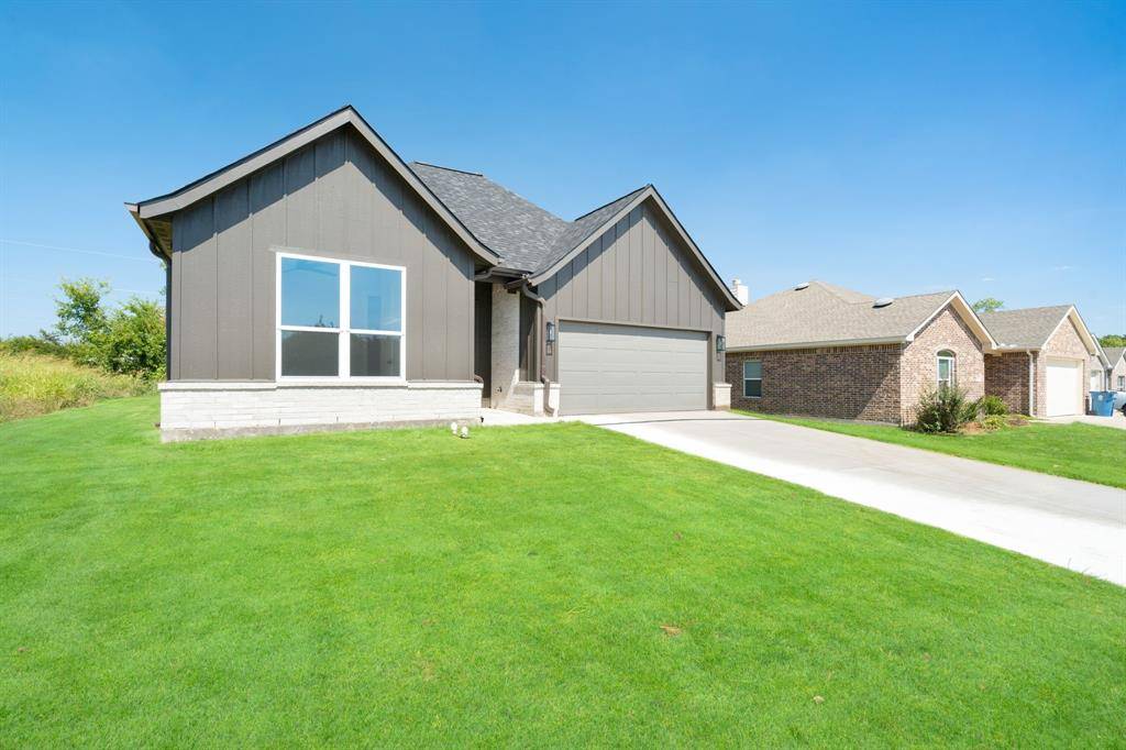 301 Kelcey Court, Trenton, TX 75490
