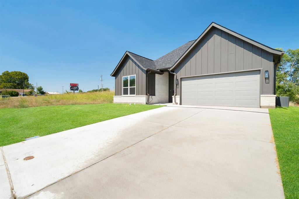 301 Kelcey Court, Trenton, TX 75490