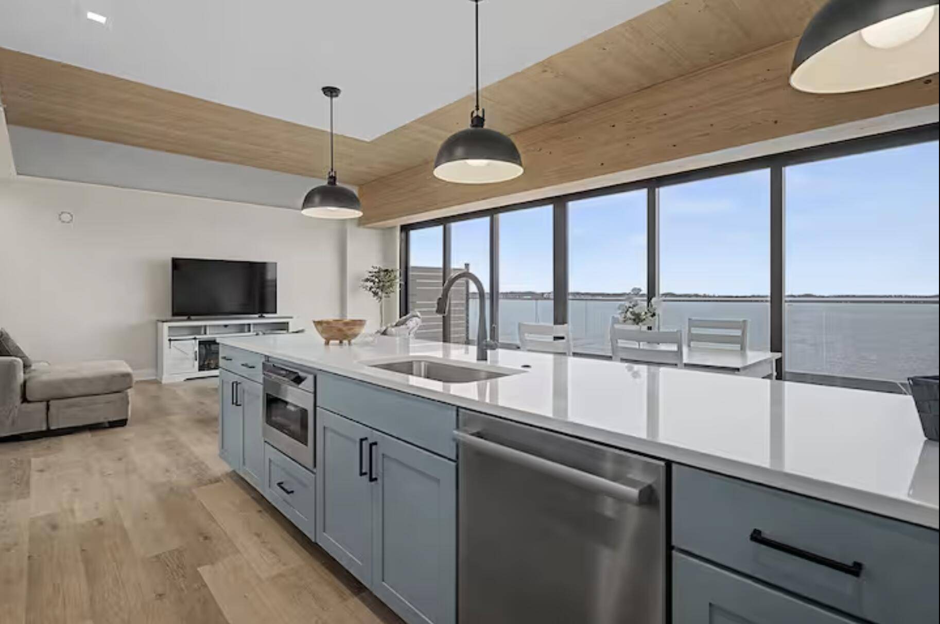 901 Adelaide CIR #602, Muskegon City, MI 49441