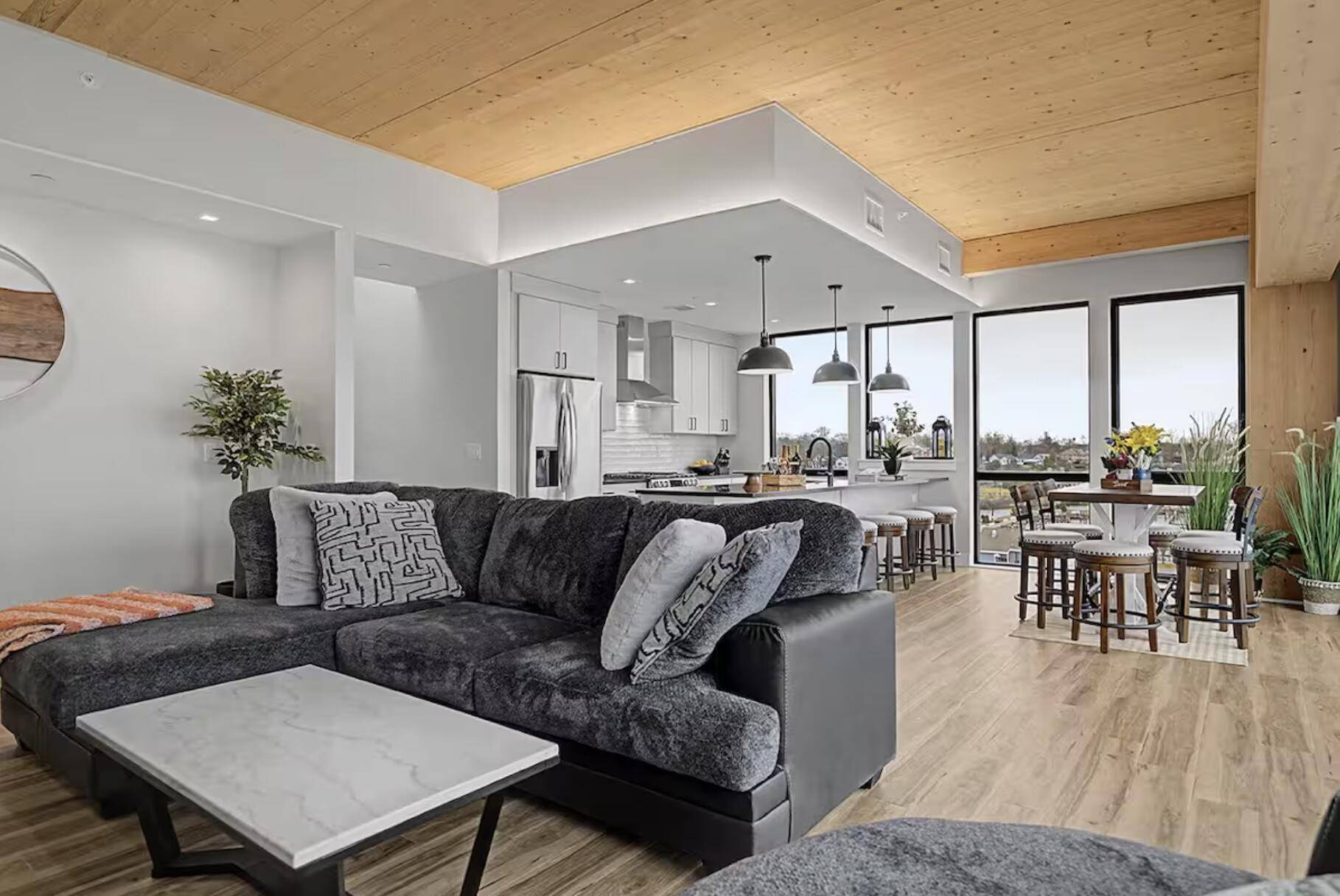 901 Adelaide CIR #601, Muskegon City, MI 49441