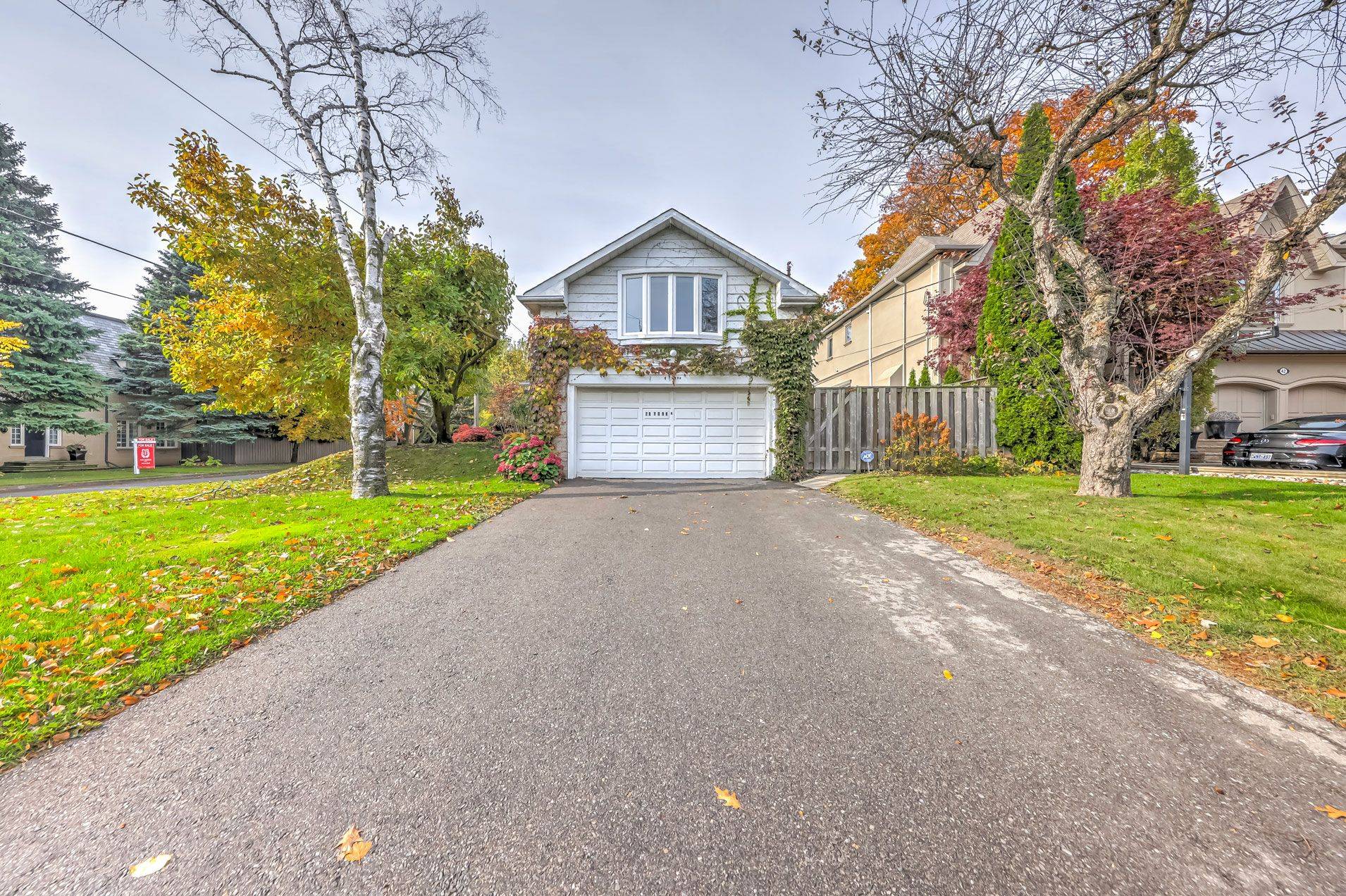 26 York RD, Toronto C12, ON M2L 1M8