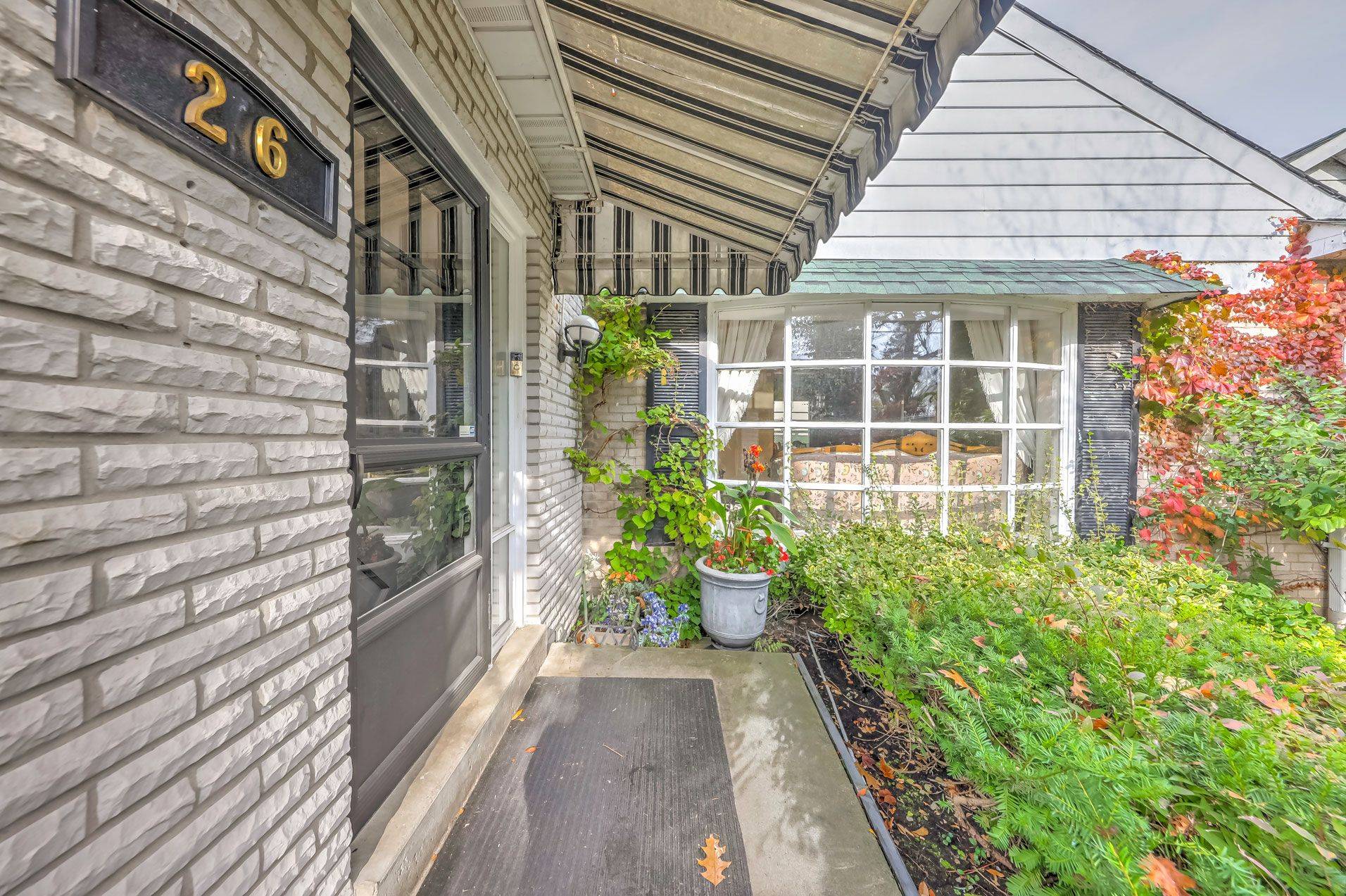 26 York RD, Toronto C12, ON M2L 1M8