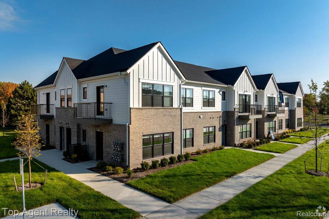 31601 Gabby CT, Chesterfield Township, MI 48047