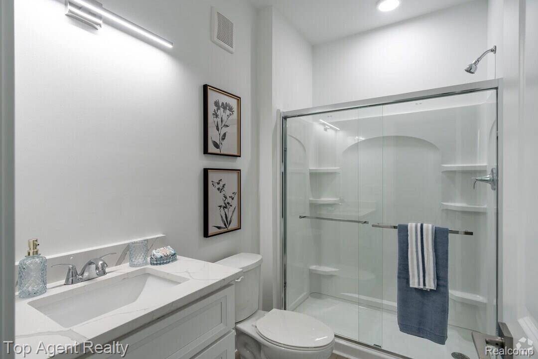 31601 Gabby CT, Chesterfield Township, MI 48047