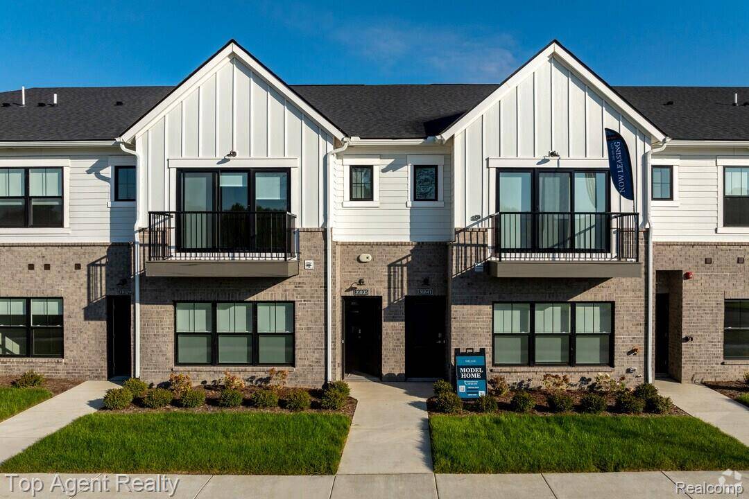 31811 Gabby CT, Chesterfield Township, MI 48047