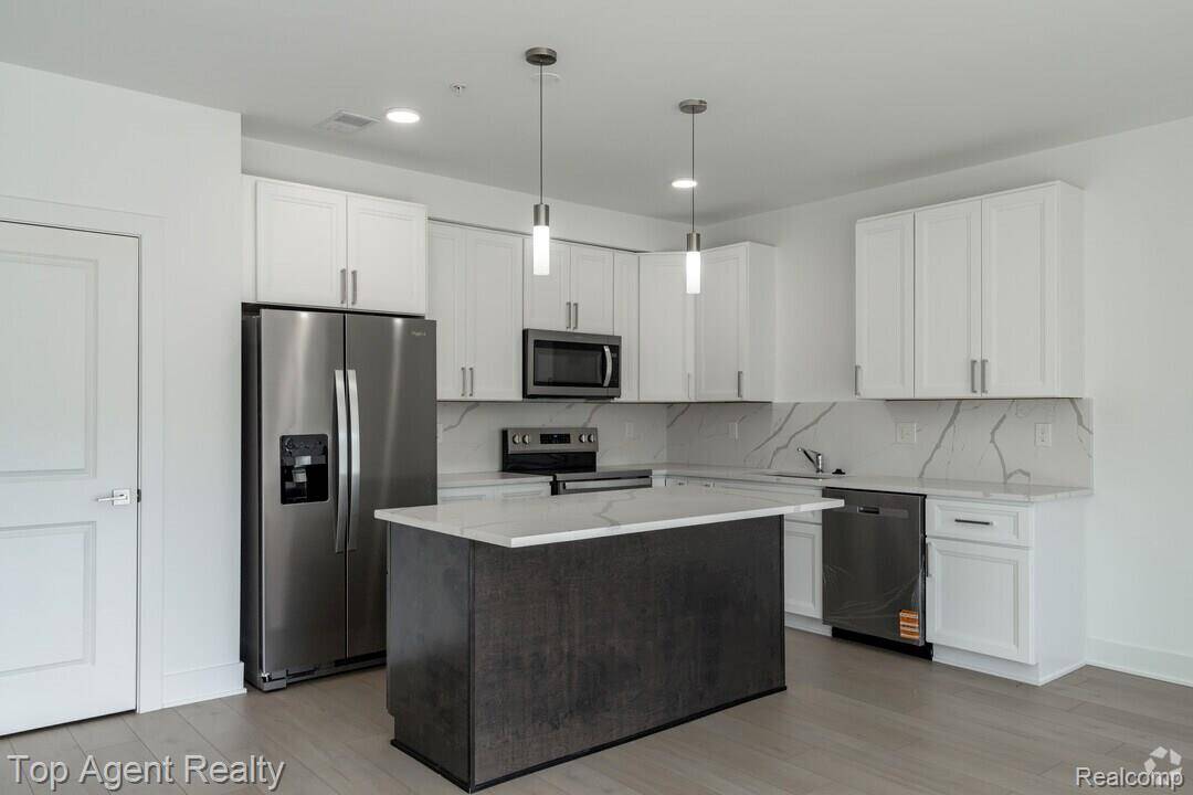 31847 Gabby CT, Chesterfield Township, MI 48047