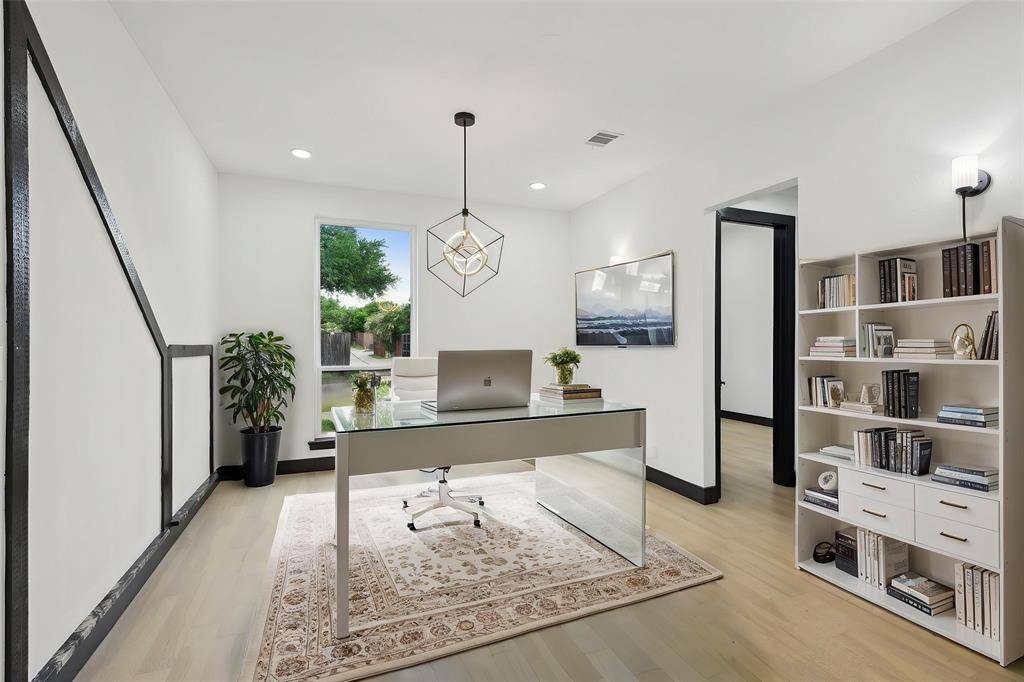 4219 Hollow Oak Drive, Dallas, TX 75287