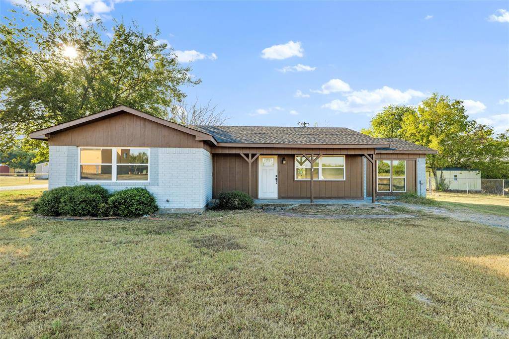 100 W Dilworth, Italy, TX 76651