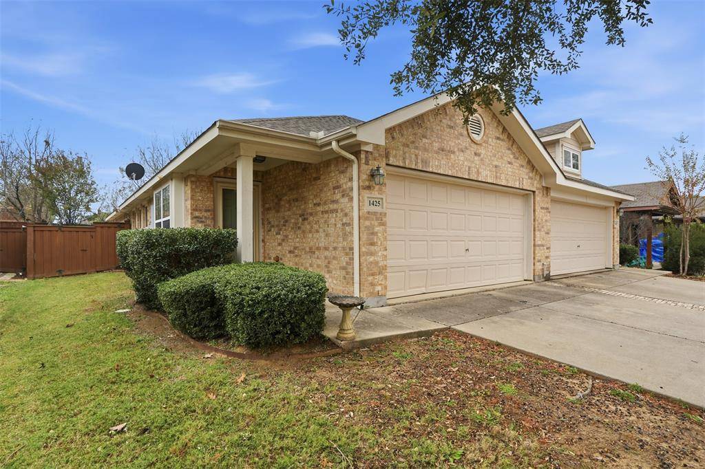 1425 Ravenwood Drive, Mansfield, TX 76063