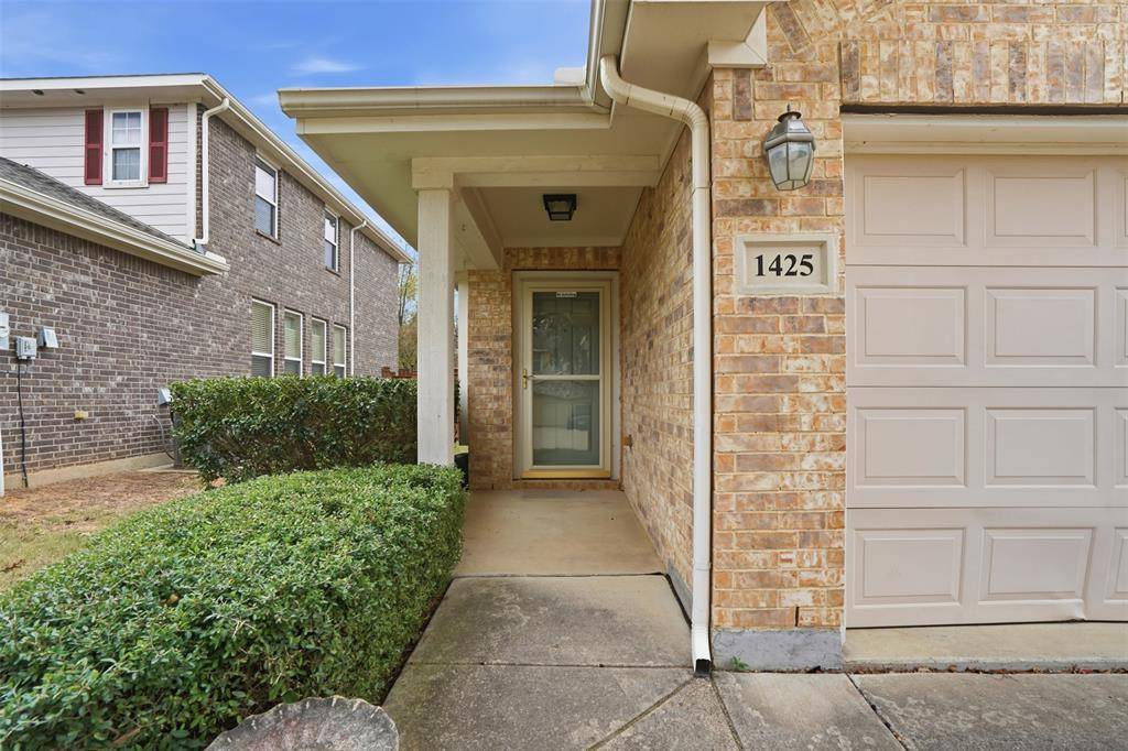 1425 Ravenwood Drive, Mansfield, TX 76063