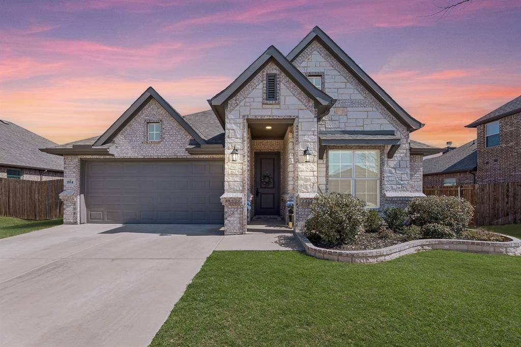 204 Magnolia Drive, Azle, TX 76020