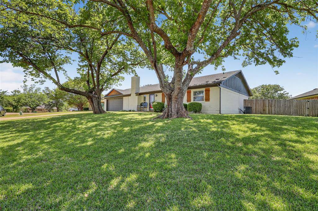 710 Ridgeway Road, Joshua, TX 76058
