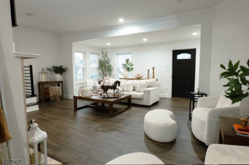 290 Elm Ave, Bogota Boro, NJ 07603