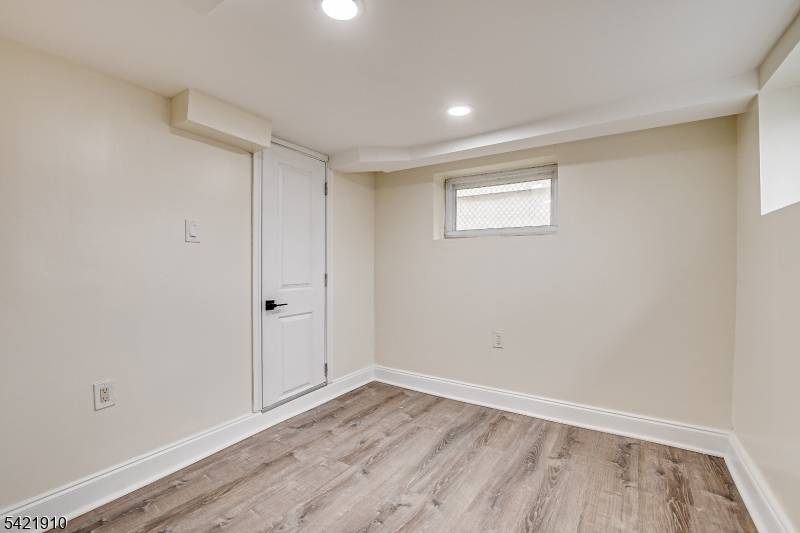 602 Avenue E, Bayonne City, NJ 07002