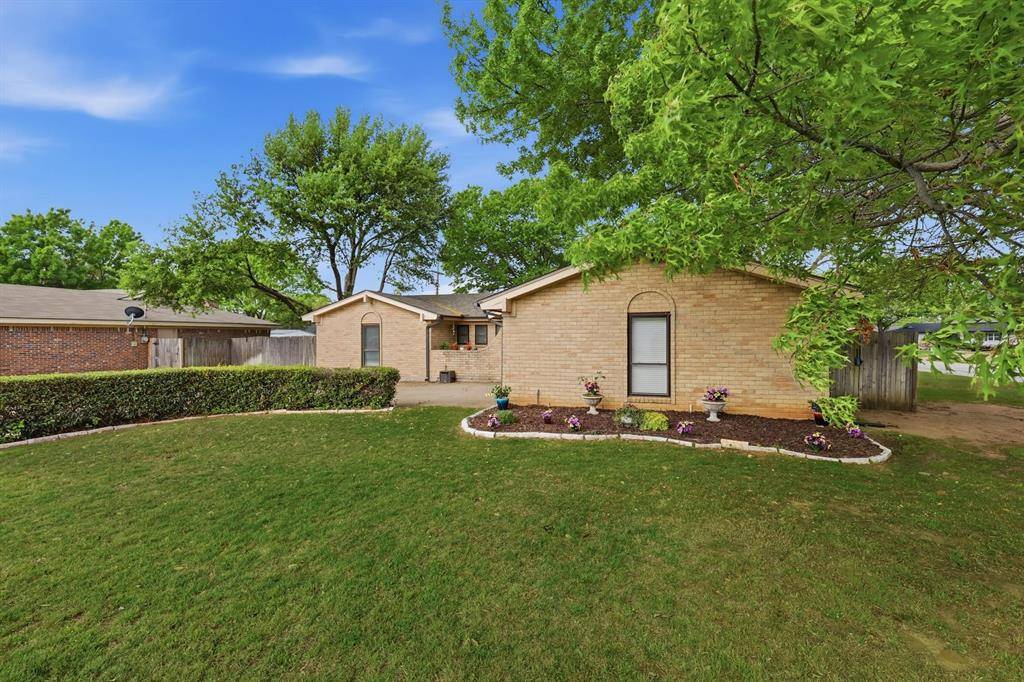 1917 Hurstview Drive, Hurst, TX 76054