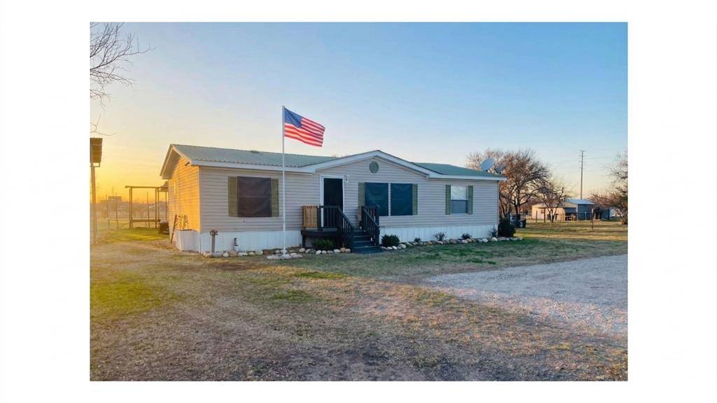 301 County Road 5716, Natalia, TX 78059