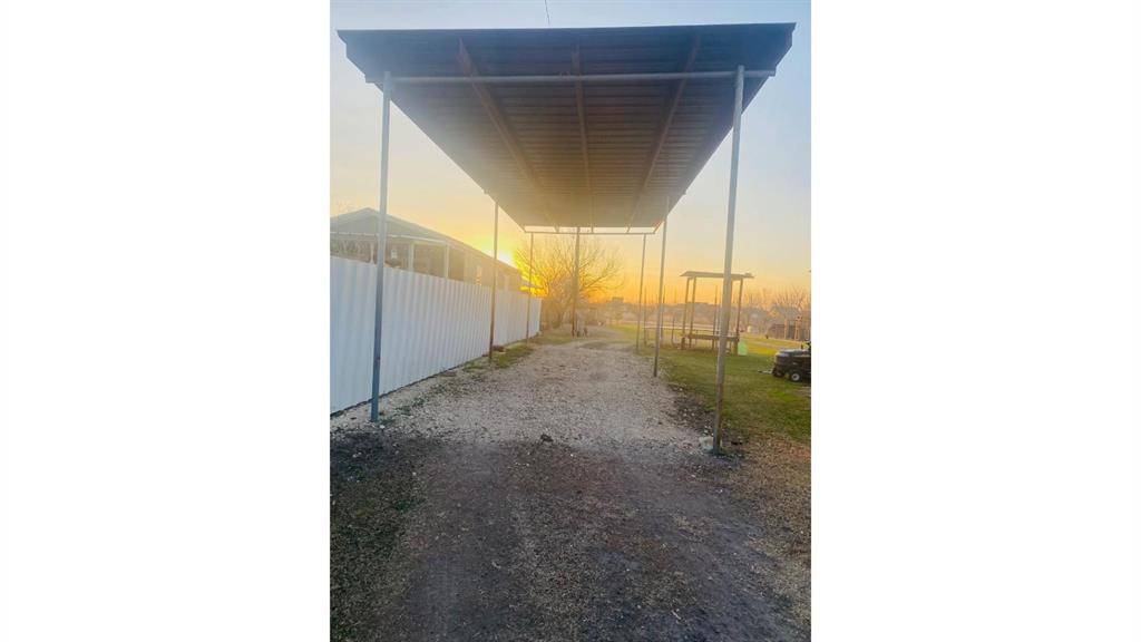 301 County Road 5716, Natalia, TX 78059