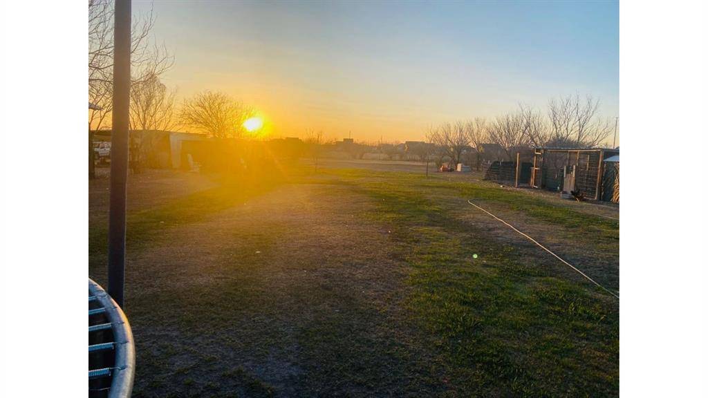 301 County Road 5716, Natalia, TX 78059